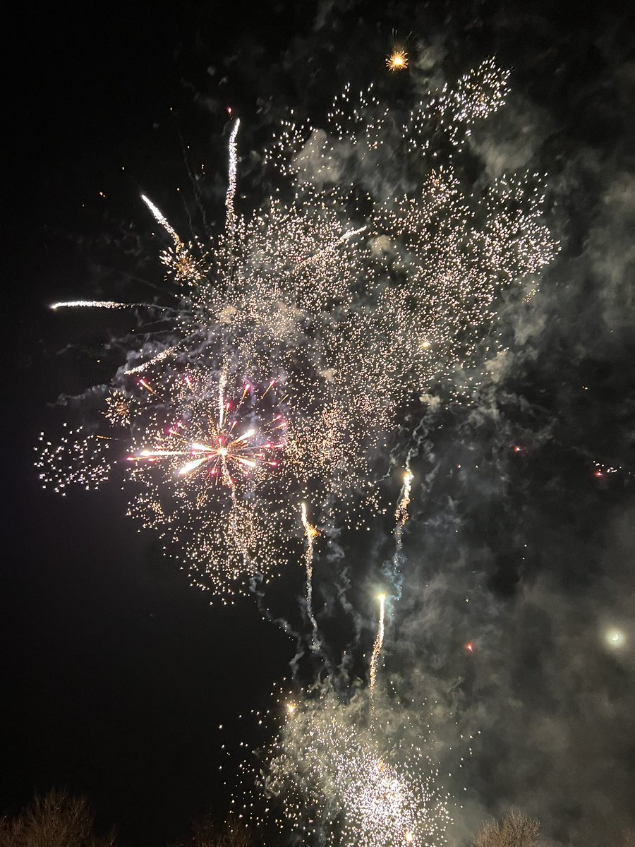 Wir wünschen ihnen und ihren Familien ein gesundes neues Jahr, Glück, Zufriedenheit und Gottes Segen. Auf ein gutes Jahr für uns und unserem Verband. Wir der <a href="/DBwV/">BundeswehrVerband</a> im Osten!