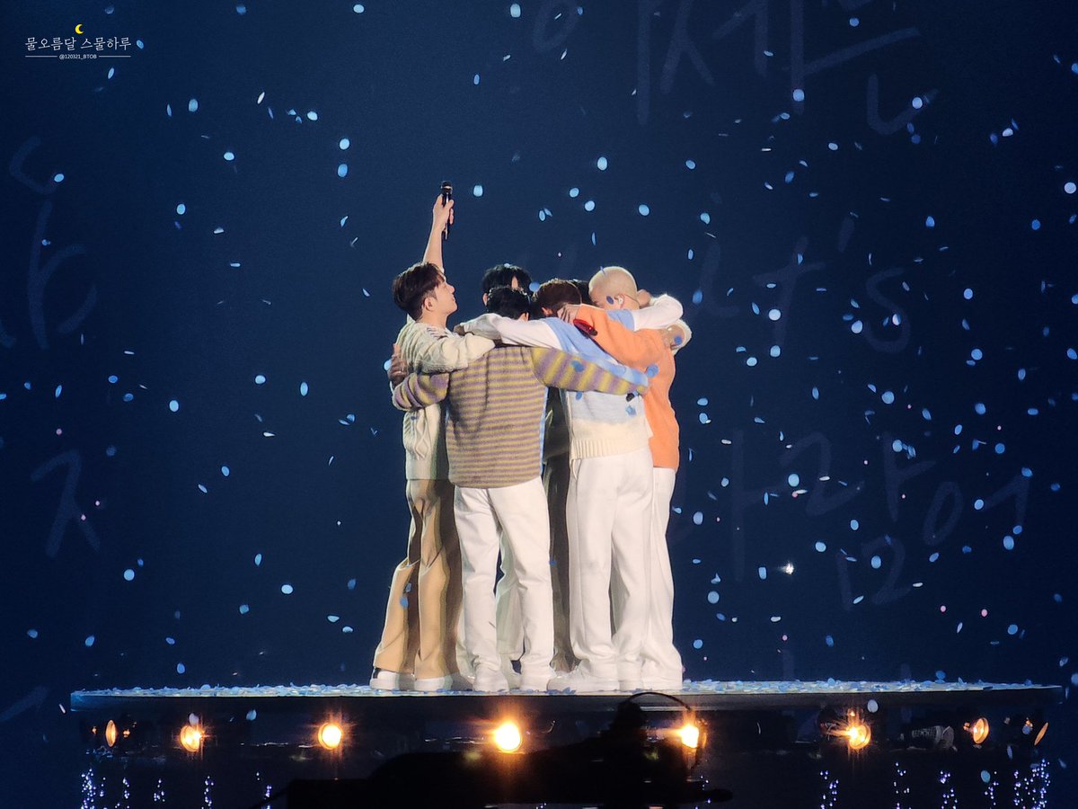 120321_BTOB's tweet photo. 230101 비투비 10주년 콘서트

거센 저 바람에 흔들려도
거친 파도에 밀려나도
모진 세상에 늙어가도
변치 않을 사랑이란 우리

#비투비 #BTOB https://t.co/uY1AzulJsl