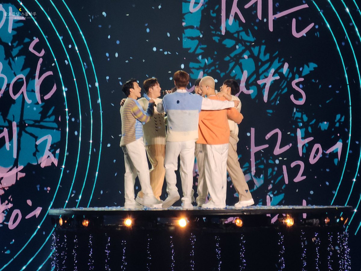 120321_BTOB's tweet photo. 230101 비투비 10주년 콘서트

거센 저 바람에 흔들려도
거친 파도에 밀려나도
모진 세상에 늙어가도
변치 않을 사랑이란 우리

#비투비 #BTOB https://t.co/uY1AzulJsl