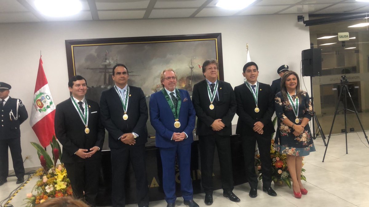 uceda_lamolina's tweet photo. Juramentacion de La Molina Al primer minuto del 2023. https://t.co/Own7CZeKYC