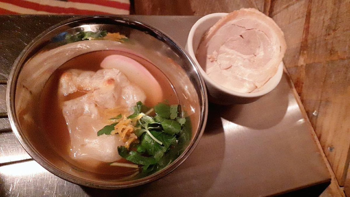 5Gallons's tweet photo. 新宿ゴールデン街　5GALLONSです。新年明けましておめでとうございます。三が日は　お雑煮がお通しです。もちろん1日からお待ちしております。 https://t.co/tILFKQF1ov