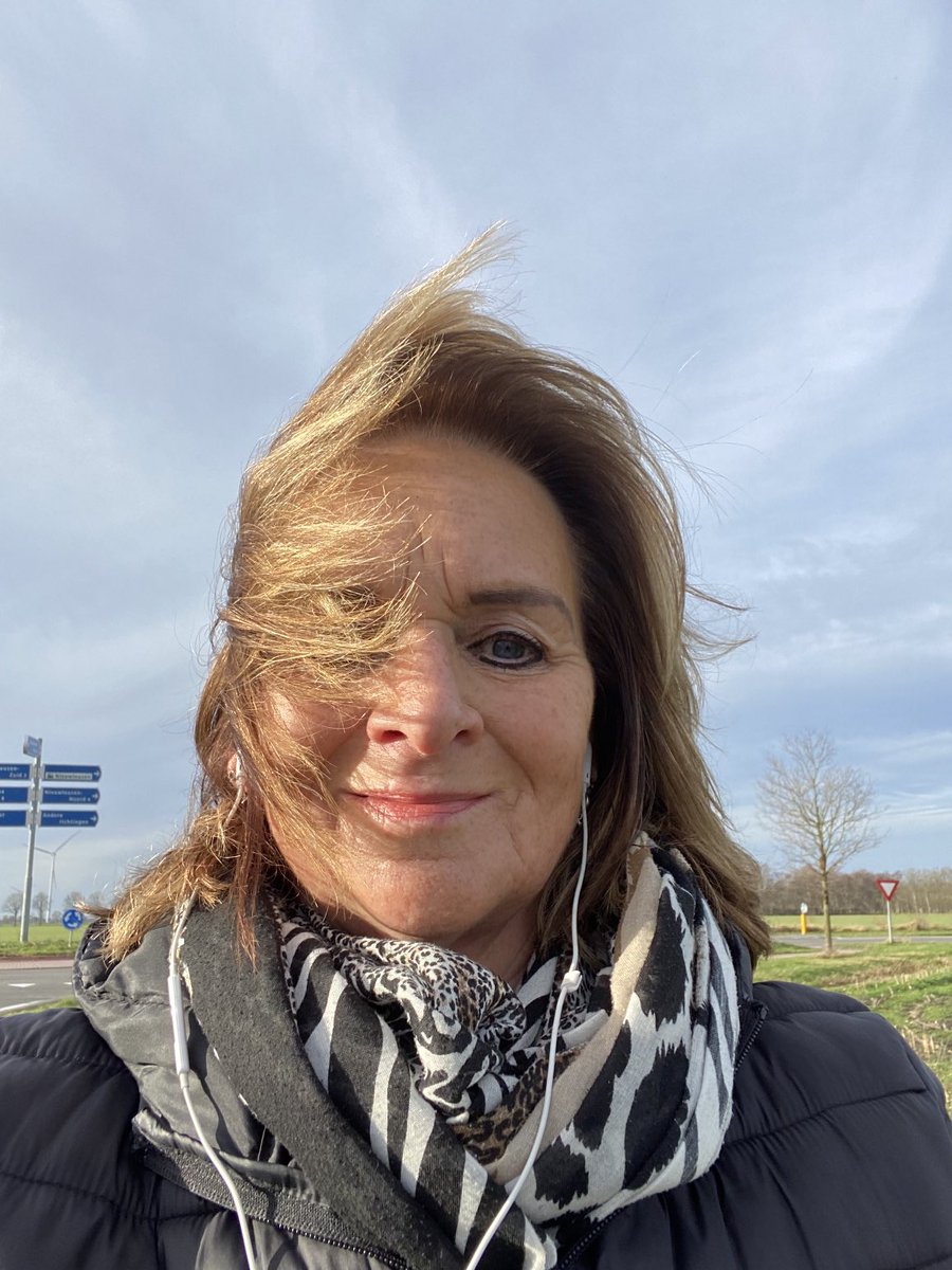 WinkJanny's tweet photo. Nieuwjaarsdagwandeling….goed begin😂 https://t.co/Urp5pGiMh6