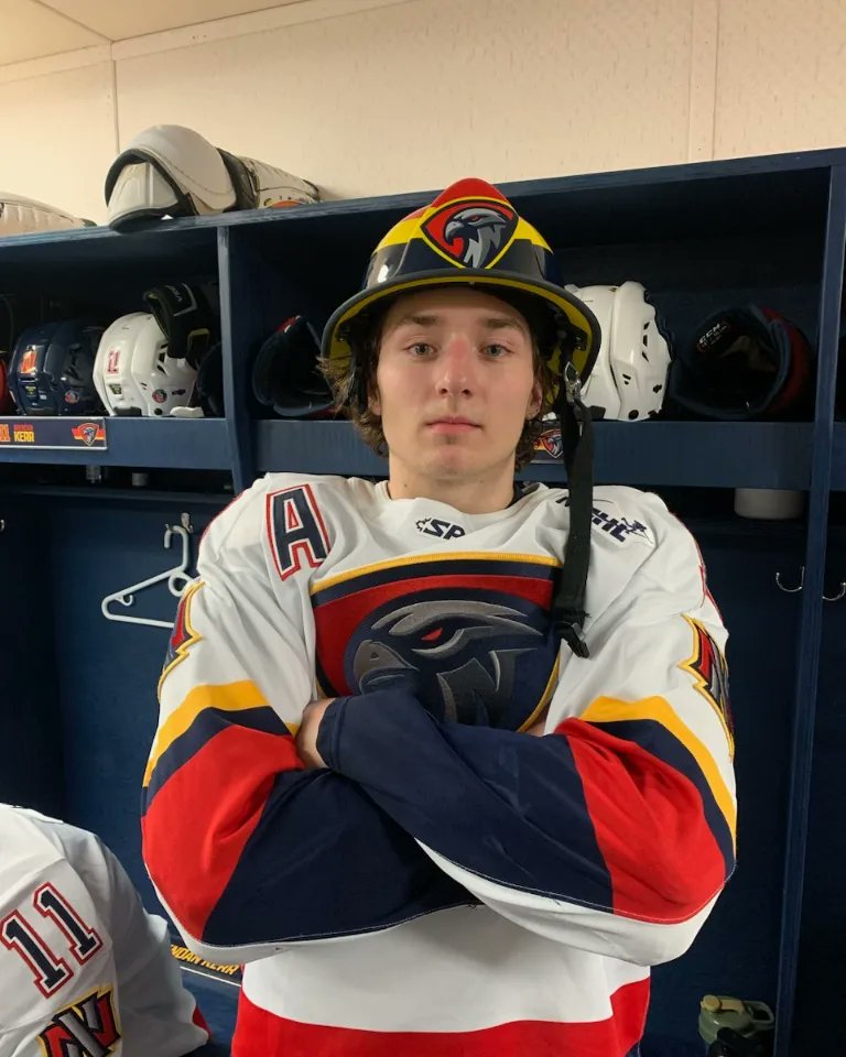 MJHLNighthawks's tweet photo. Josh Paulhus gets the hat for the hattie 🔥

We finish off 2022 with a big win on home ice and we're looking forward to hosting the Selkirk Steelers on Wednesday at the CRRC. Puck drops at 7:30 pm, we'll see you there!🙌

#takeflightMJ #theMJ https://t.co/Uenl852NG9