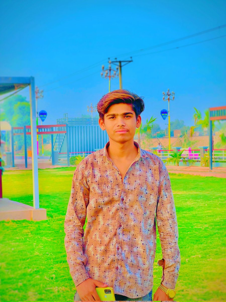 🤨🌹کبھی  راستے جدا  ھو  جاتے    ھیں❤️
کبھی لوگ خفا ھو جاتے    ھیں💞
ھم  تو  سب  سے  وفا  کرتے   ھیں💞
نا جانے  کیوں  اپنے  ھی  بےوفا  ھوجاتے😒