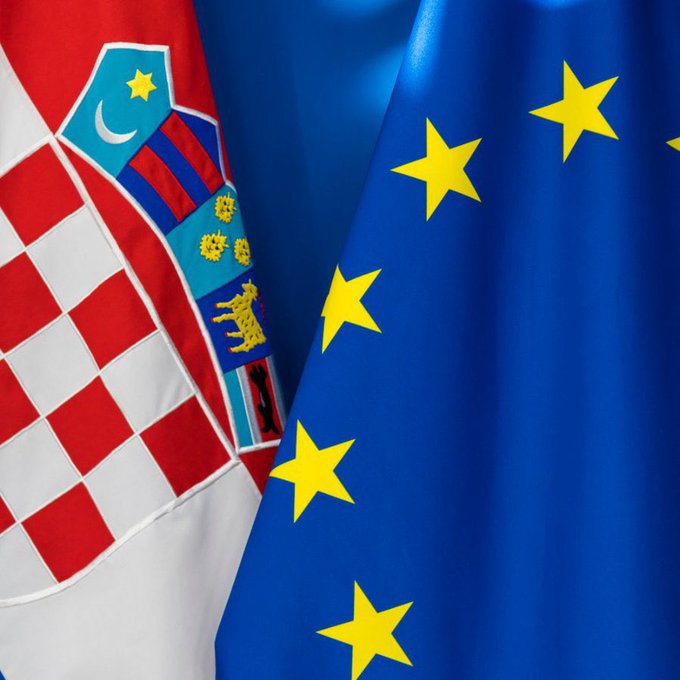 EEAthina's tweet photo. Η 🇭🇷 υιοθετεί το ευρώ και εντάσσεται πλήρως στον χώρο Σένγκεν

Με την Κροατία, 20 χώρες της ΕΕ μοιράζονται το κοινό νόμισμα της ΕΕ

Όσον αφορά τη Σένγκεν, αυτή είναι η 8η διεύρυνση και η πρώτη μετά από 11 χρόνια

Ένα σημαντικό ορόσημο στην ιστορία μας
🔗 https://t.co/m40MoVEI2N https://t.co/fg743scKqP