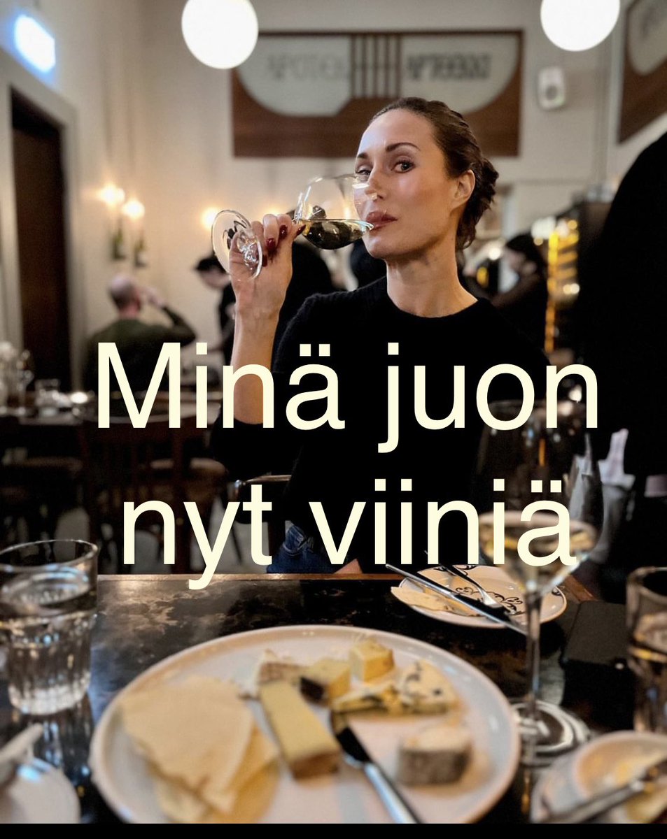 tervejarki's tweet photo. Harri Holkeri: ”Minä juon nyt kahvia.”
Viinaan menevä Sannukka:
@MarinSanna @valtioneuvosto @SuomenEduskunta #AA #köyhätkyykkyyn #WEFpuppet #jauhojengi #olavi https://t.co/SSA7hnEFgJ