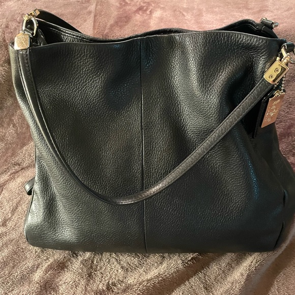 pursesnmor's tweet photo. So good I had to share! Check out all the items I'm loving on @Poshmarkapp #poshmark #fashion #style #shopmycloset #coach: https://t.co/CHDcOgUJ1a https://t.co/LeVKflUsTs