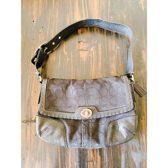 pursesnmor's tweet photo. So good I had to share! Check out all the items I'm loving on @Poshmarkapp #poshmark #fashion #style #shopmycloset #coach: https://t.co/CHDcOgUJ1a https://t.co/LeVKflUsTs