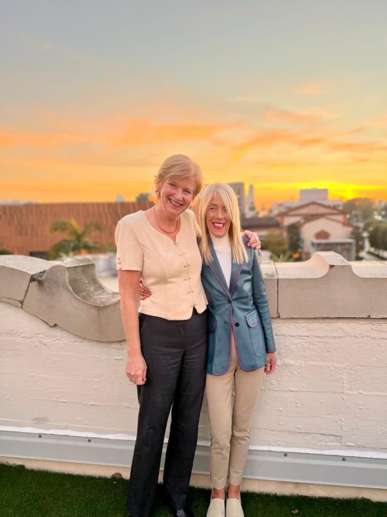 LiliBosse1's tweet photo. FIRST Day of 2023 begins with our City’s FIRST Woman to be City Manager! EXCITING to start the New Year with Beloved, Brilliant, Visionary Nancy Hunt -Coffey at the helm! A Bright Future Ahead! ☀️🎉 #newyear #brightbeginning https://t.co/EAYZkGK7es