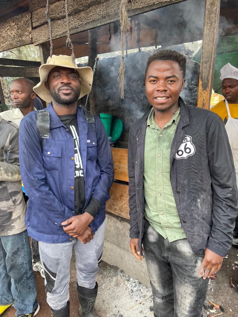 malekani_s's tweet photo. @leParrainRDC hier mon élève dans bilanga aujourd'hui frère et collaborateur Mr #Ghislain a été une bénédiction pour moi cette année j'aimerais qu'il soit gagne ce challenge d'aujourd'hui cher kulutu @leParrainRDC https://t.co/q0CcM3FKOK