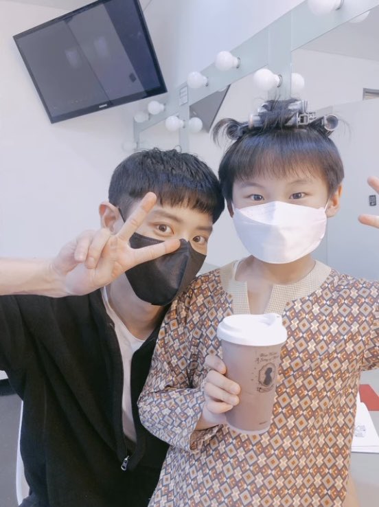 chanbaek_cl's tweet photo. [#FOTO| 010123] Actualización de Juan Kim en su Instagram con #CHANYEOL 

“Gracias 2022, te amo❤️”

Cr. juankim0514
Via. Instagram 
❤️‍🔥

#EXO #엑소 #WeareoneEXO #EXOL #CHANYEOL #찬열 #灿烈 #ParkChanyeol #박찬열 #朴灿烈 https://t.co/5UHCR999l6