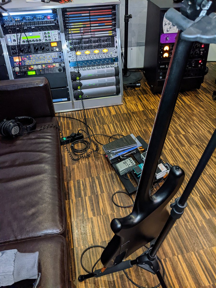 Da_Revolution_'s tweet photo. Drum + Bass recording with Orage from Bochum-Wattenscheid

Thanks to everyone for the great performance 💪 such a pleasure working with you guys and I'm already looking forward to the next recordings🤘
@sae_institute 

#drums #bass #band #studio #recording #mixing #mastering https://t.co/RZ960jD0rN