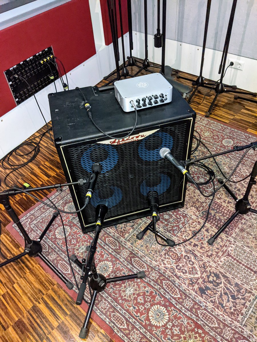 Da_Revolution_'s tweet photo. Drum + Bass recording with Orage from Bochum-Wattenscheid

Thanks to everyone for the great performance 💪 such a pleasure working with you guys and I'm already looking forward to the next recordings🤘
@sae_institute 

#drums #bass #band #studio #recording #mixing #mastering https://t.co/RZ960jD0rN