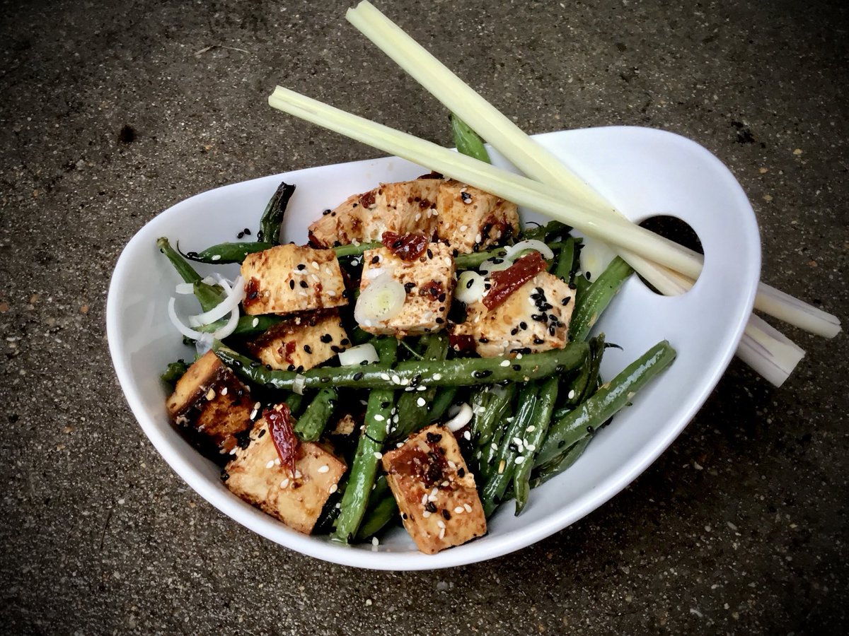 Callicoon_Kitch's tweet photo. 🥢🌶️MSG-LESS …FIREY BAKED LEMONGRASS/CHIPOTLE…G/F TOFU OVER ROASTED SESAME GINGER GREEN BEANS🥢🌶️…. https://t.co/v3ziautCRZ
