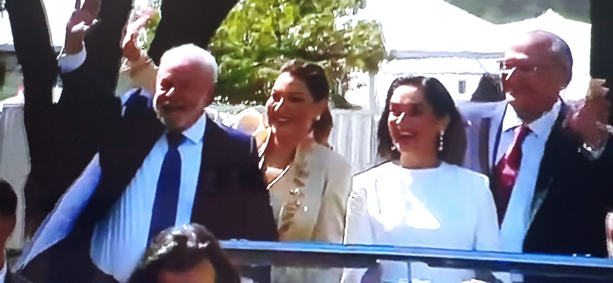 O BRASIL VOLTA A SORRIR! A ESPERANÇA RENASCE NO CORAÇÃO DE MILHÕES DE BRASILEIROS! É MUITA EMOÇÃO!