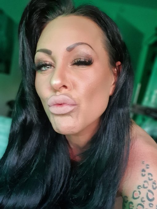 Im online now lets get a good Start in the New Year 2023 kiss https://t.co/uLHurMGNUe  https://t.co/y5GZulZamE https://t<a href="/tag/neuesprofilbild"class="tags"><span>#neuesprofilbild</span></a>