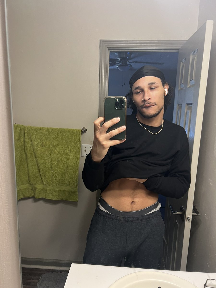 Red 🦴 Dezzy😈🤤 on Twitter "Lightskin pose fa sho 😂"