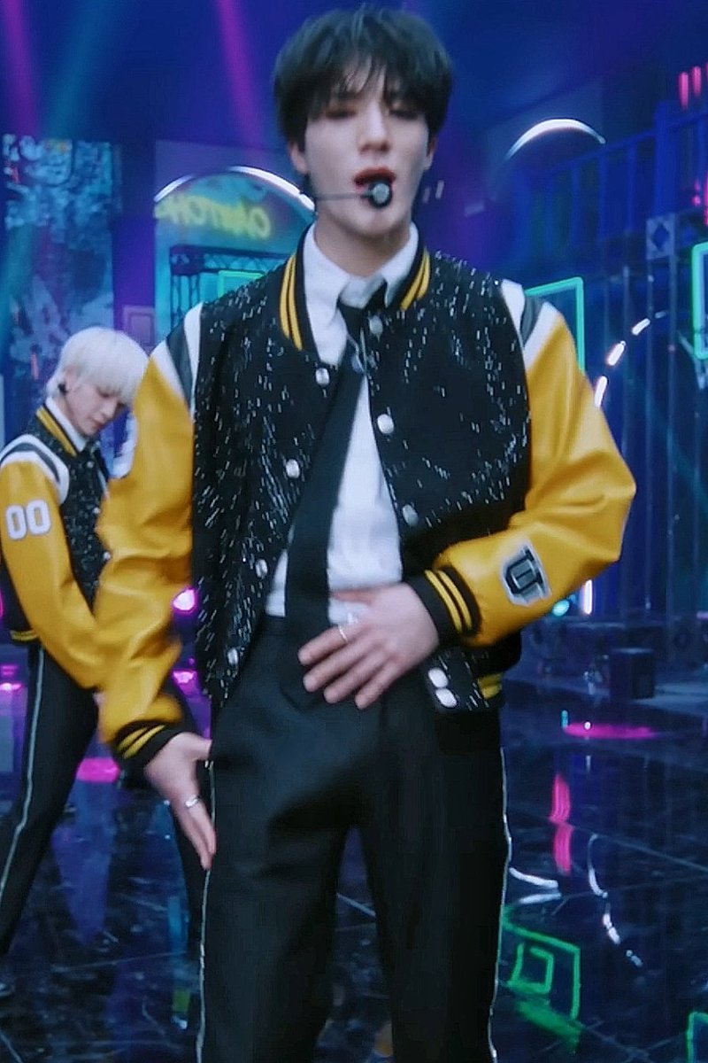idolphag's tweet photo. on my knees https://t.co/YmvZLTOvvw