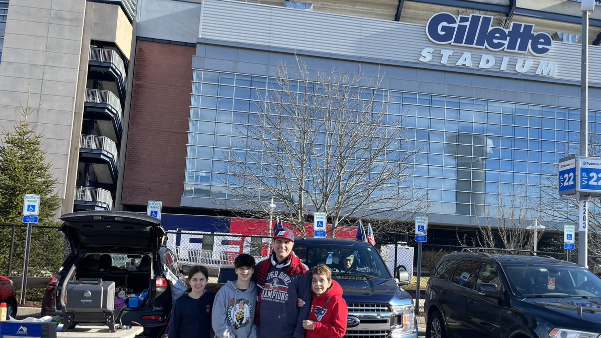 PeterMatson's tweet image. Happy New Year!  1st game with 3 generations. #GoPats