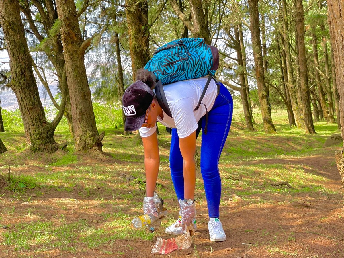 ScienceKenya's tweet photo. Mission #15Bjazamiti we are focusing majorly on sustainability.. How those trees to be grown will survive. We took an initiative to clean #ngonghills.
#ClimateStrike
#climatejustice
#peoplenotprofit https://t.co/rp7Sx4MzXe