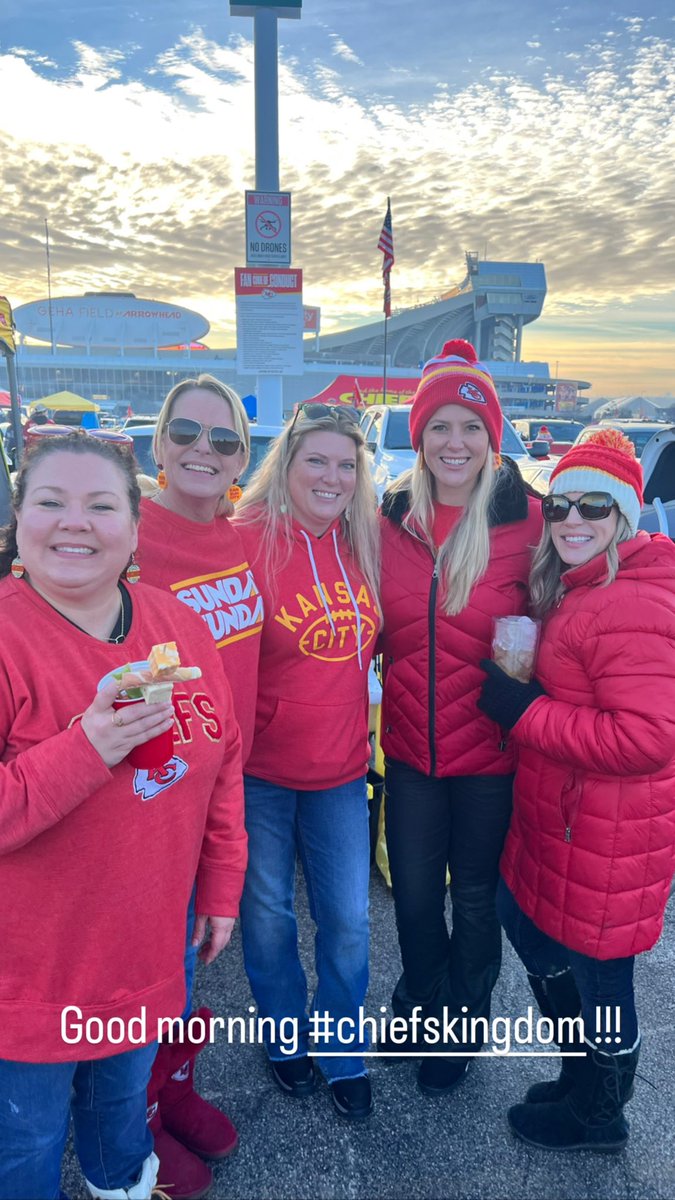 BridgettesTweet's tweet photo. Good morning &amp; Happy New Year, #chiefskingdom @Chiefs https://t.co/wuAbzbOxOE