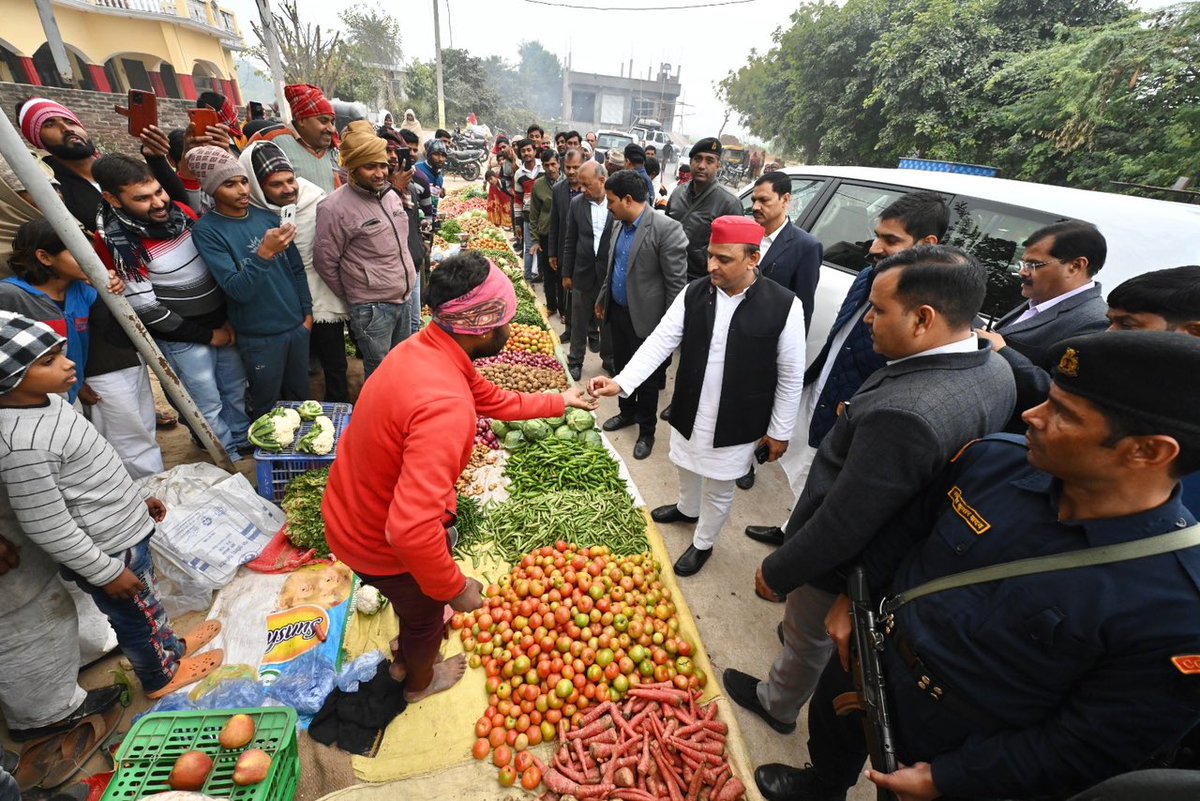 नये साल में यही दुआ सबका मुँह मीठा हो
सबका कारोबार चले बड़ा हो या छोटा हो!