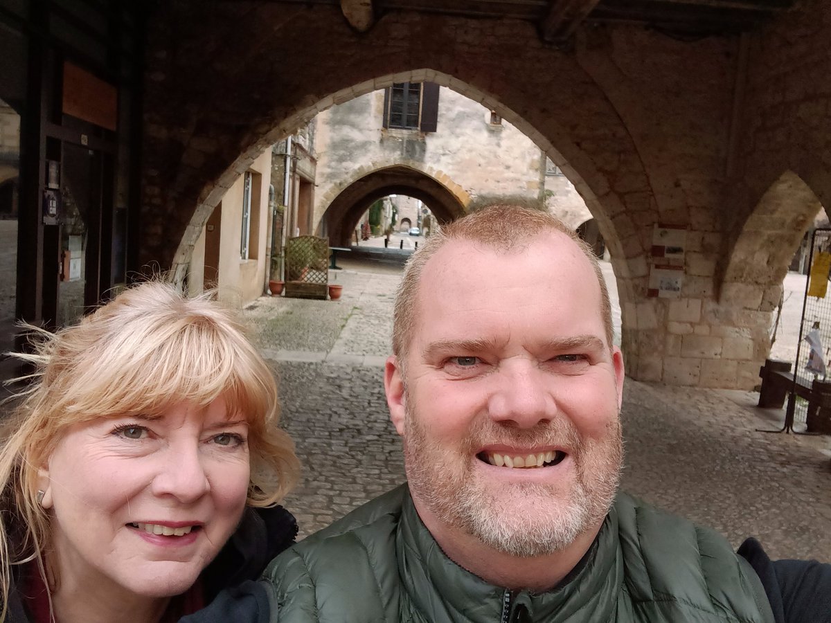 martinpaulwhite's tweet photo. @julesserkin @vanillaweb Happy New Year Jules et Gavin x #beaumont #monpazier #belves #nothingopen π https://t.co/GApxt7MDDg