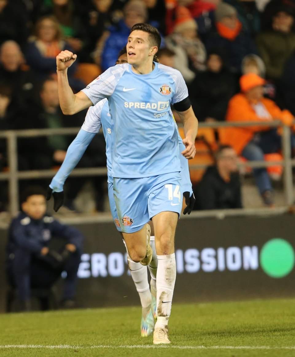 ▫️El #Sunderland con Jewison Bennette en el banquillo, logró un importante empate (1-1) de visita este domingo ante el #Blackpool por la Segunda División de Inglaterra.
