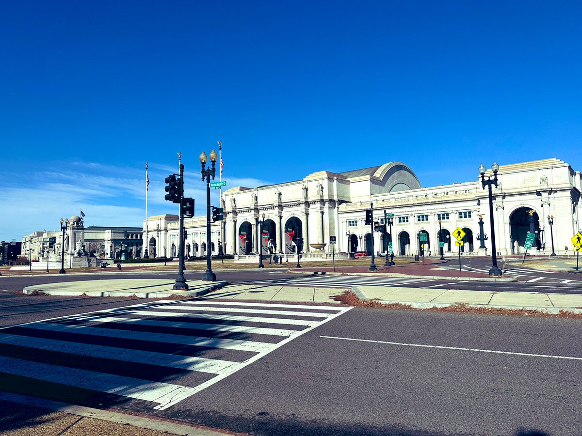 RhonnieF's tweet image. Classic DC run to start the new year off right. Let’s get it 2023. #NewChapters