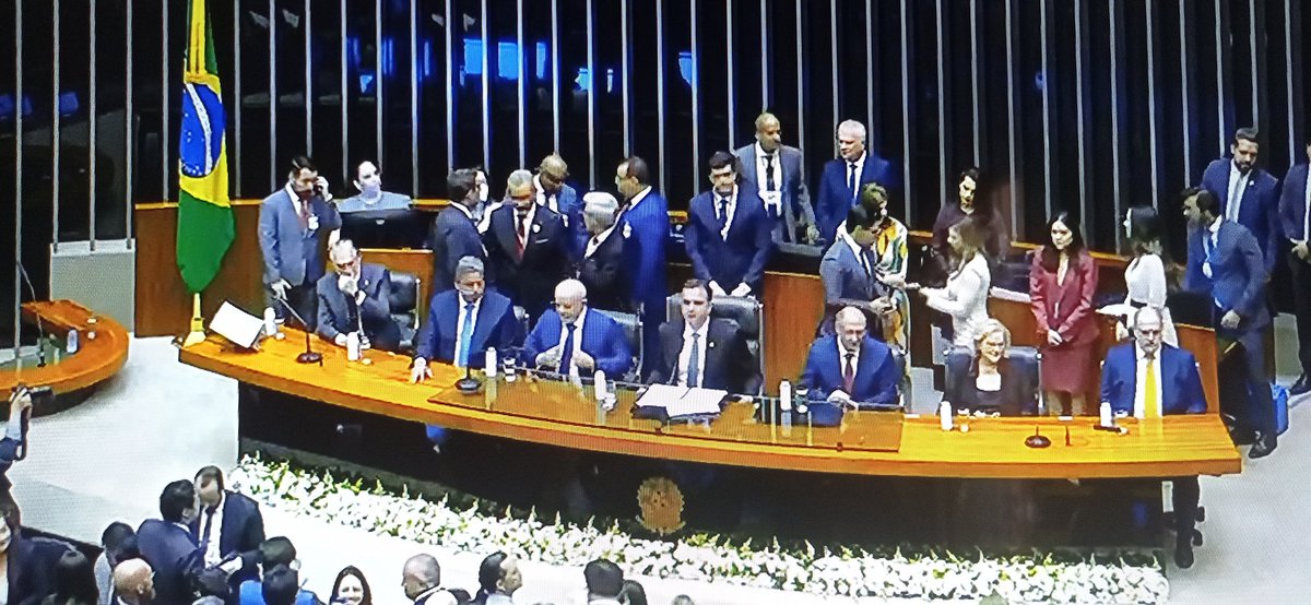 É maravilhoso ver um momento histórico, tão importante para o Brasil!  Vamos rumo a um futuro melhor, com o Lula presidente!