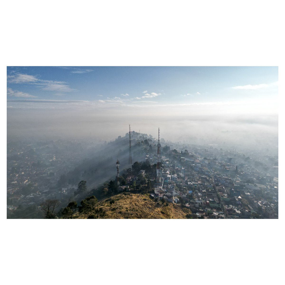 Ram_merval's tweet photo. El nuevo año arrancó en el Valle de #Toluca con la calidad del aire “Extremadamente mala” de acuerdo con la Red Automática de Monitoreo Ambiental.

Los municipios con mayor concentración de partículas contaminantes son Xonacatlán, San Mateo Atenco, Metepec y Toluca. https://t.co/ATKx5h6Vu0