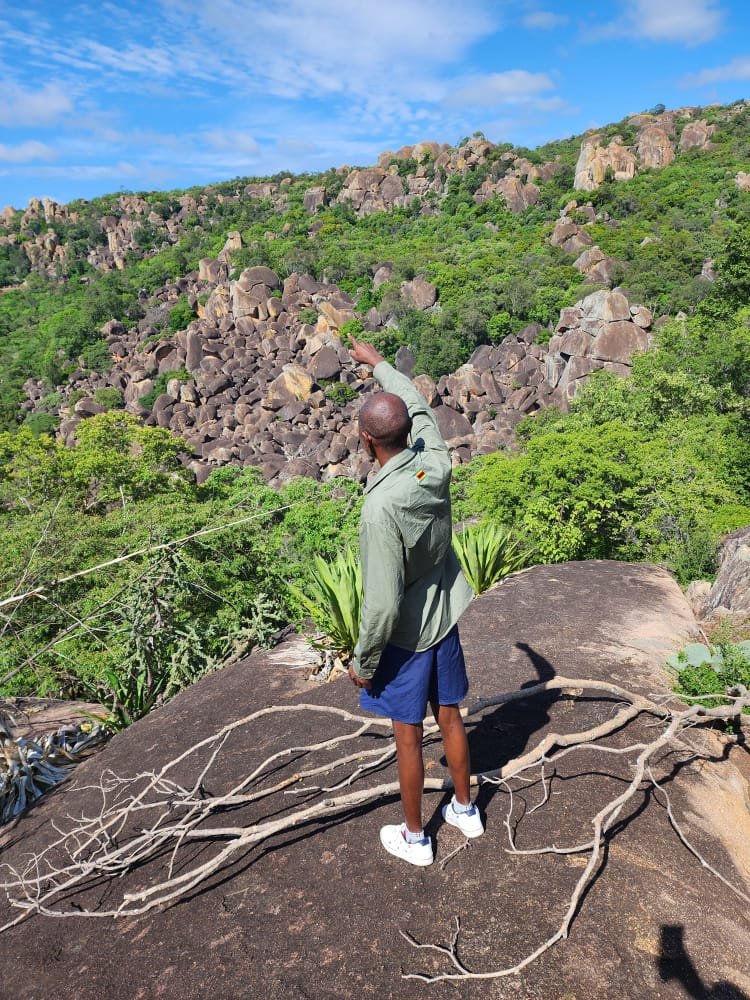 Mhlozbc's tweet photo. My country is beautiful #VisitMatopos #Zimparks https://t.co/pr4pMFYm1L