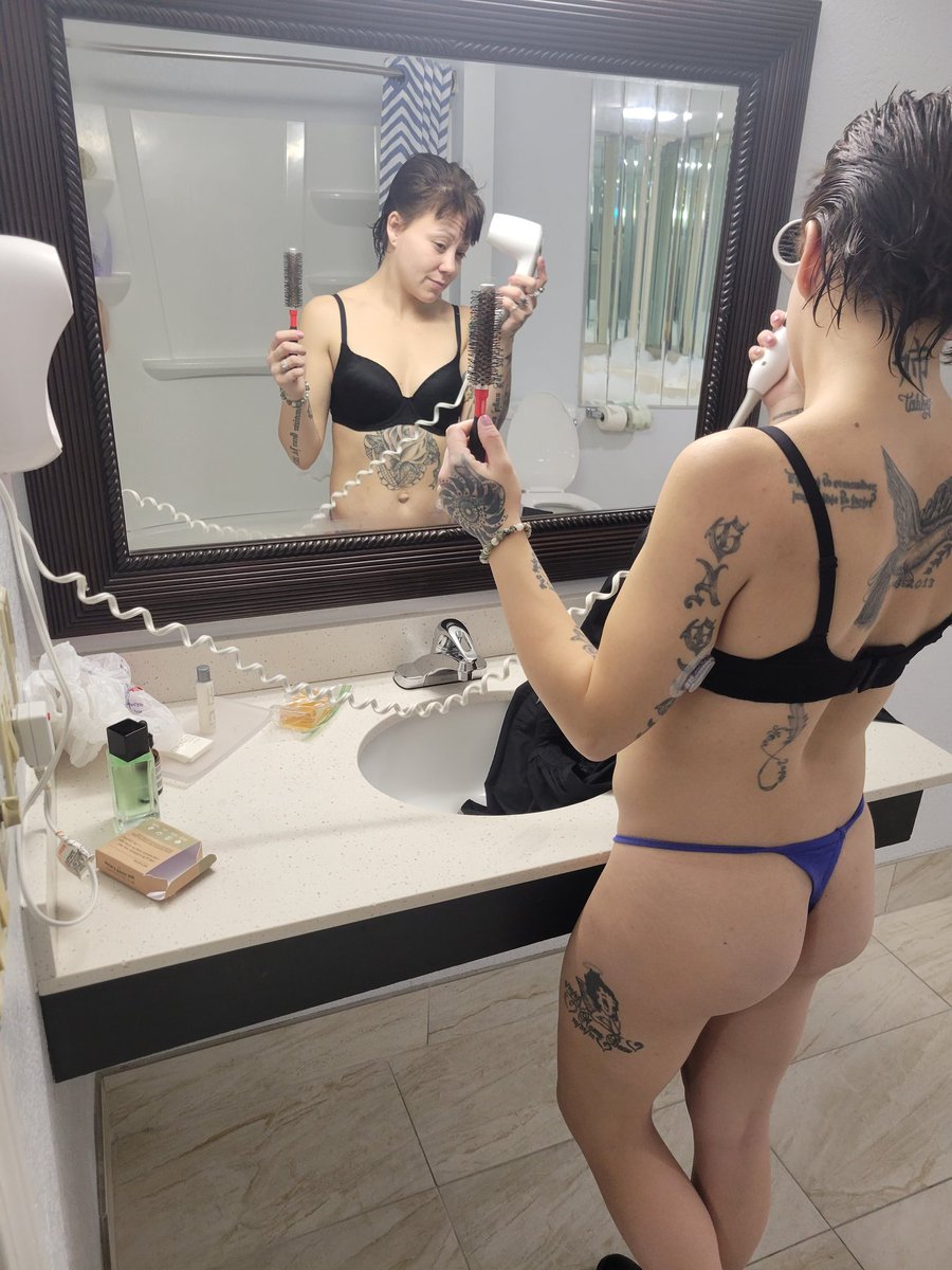 Youngandsexii22’s pics and videos