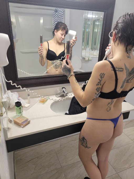 Youngandsexii22’s pics and videos