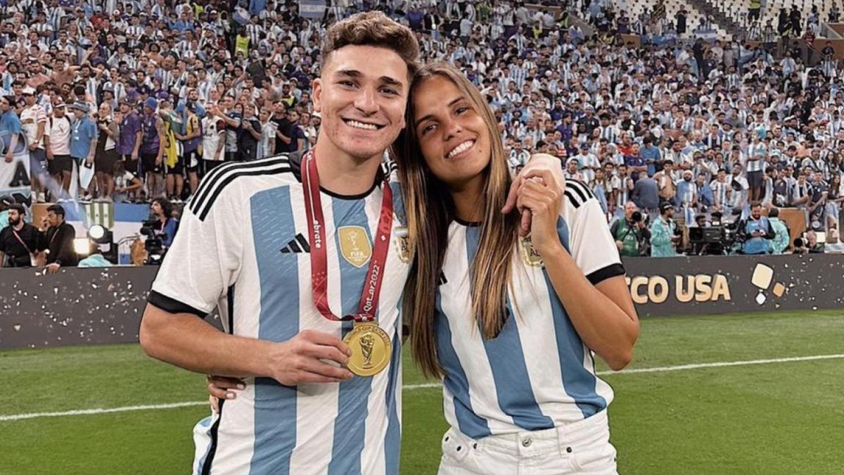sportbible's tweet photo. A petition calling for Julian Alvarez to dump his girlfriend now has over 20,000 signatures 😳 https://t.co/umRHfWXMnz