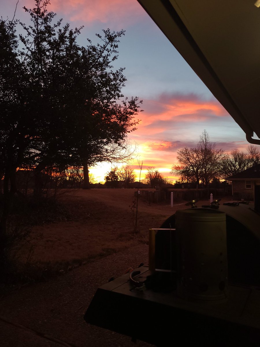 AlexGoins2012's tweet photo. First sunrise of the new year. Please let this year be just as beautiful https://t.co/RWMTS0HQp5