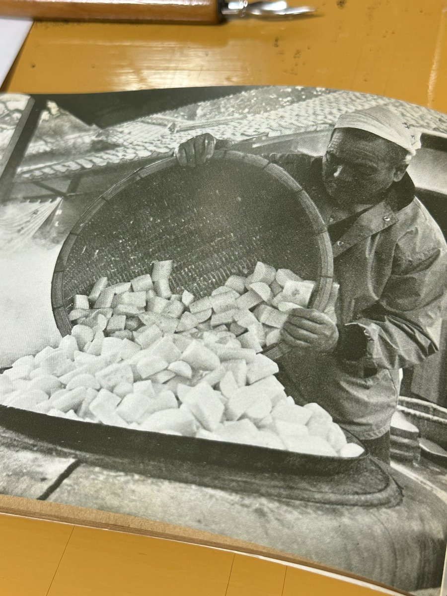 年の始めに届いた本はこれ、昭和39年の雑誌、大根だきの様子がかっこいいのう 