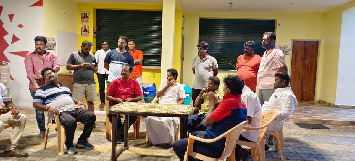 satheeshamore's tweet photo. அண்ணன் திரு.சின்னவர்   @Udhaystalin  அவர்களின் பிறந்தநாளை முன்னிட்டு திருவள்ளூர் மேற்கு மாவட்டம் சார்பாக நாளை நடைபெற உள்ள கிரிக்கெட் போட்டிக்காக பயிற்சியில் ஈடுபட்ட கழக தோழர்களை சந்தித்து ஆலோசனை வழங்கினார் மாவட்ட_செயலாளர் அண்ணன் @ChandranDMK_ MLA அவர்கள். @TRBRajaa @iamchsekar https://t.co/3J7nboC0lP
