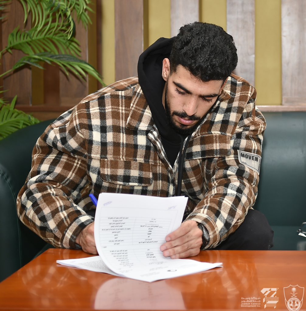 أنهت إدارة النادي #الأهلي إجراءات التعاقد مع اللاعب فهد الرشيدي، في صفقة انتقال، قادماً من نادي التعاون، لتدعيم صفوف الفريق الكروي الأول ✍️💚
