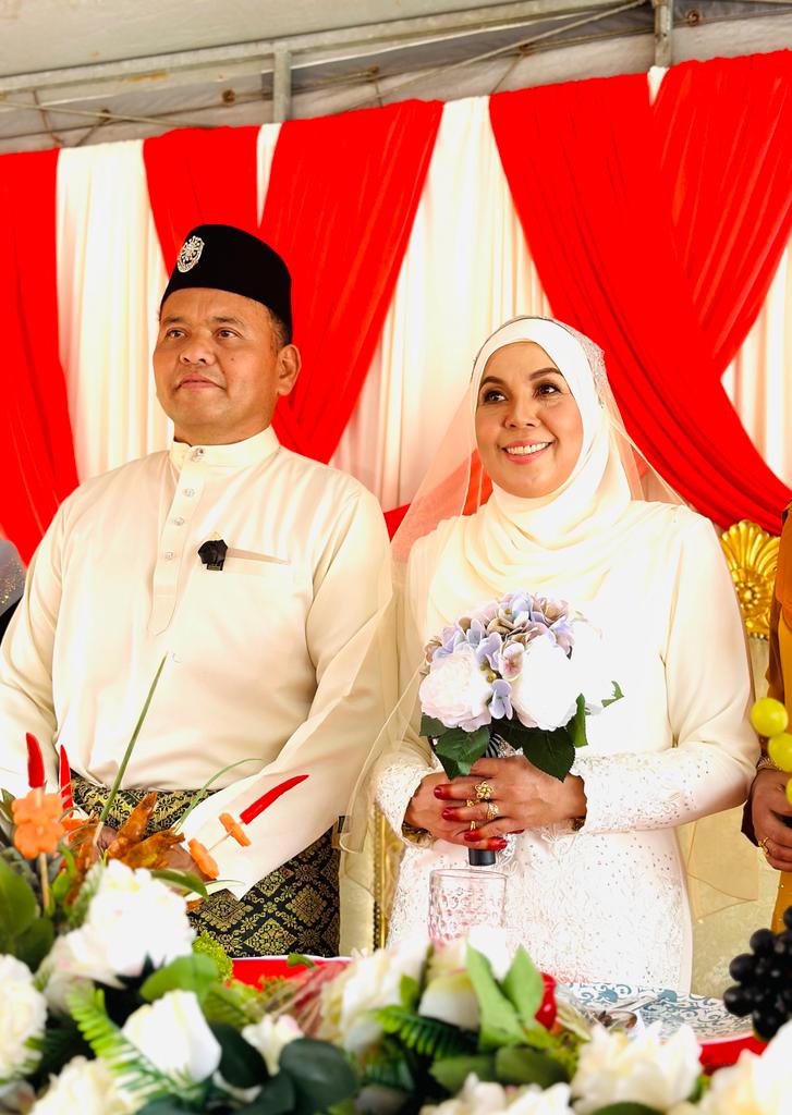 RoslanMdTaha's tweet photo. Sun | 1 Jan 23 |
Commencing the new year attending a wedding reception of our ABC hiking friend Baiyah at Taman Samudera Seri Manjung, Perak.
Selamat Pengantin Baru Baiyah & Zaabar. Moga menjadi keluarga sakinah mawaddah warahmah.
@kakihike
#ABCOct2022
#PeaksHunter
#DSRMT https://t.co/6x4BLEXvHr