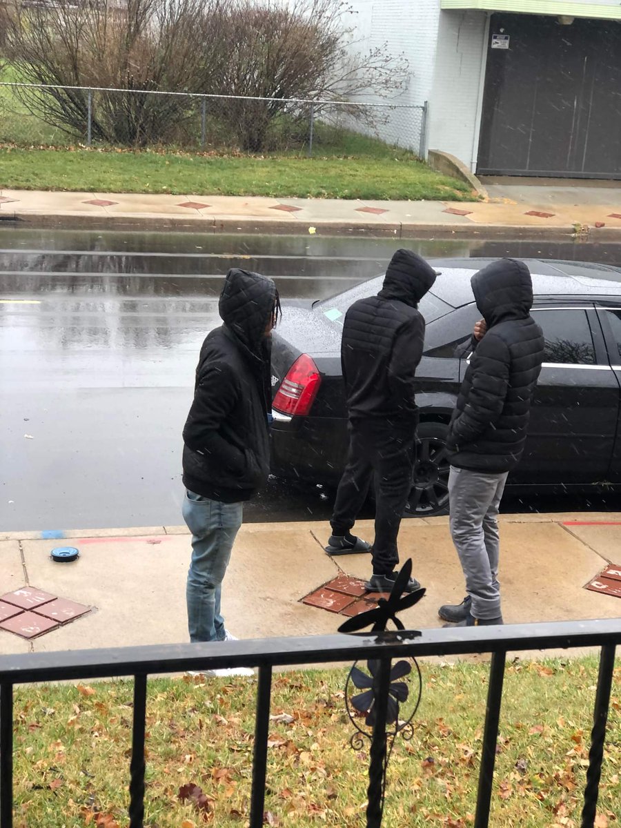 BBF_BAGZ's tweet photo. Same Bros I Been With 🤝🏿 All Black Meaning Business .
#family 
#goodbye2022 
#HappyNewYear2023 
#Brothers https://t.co/sNvmwMdcZc