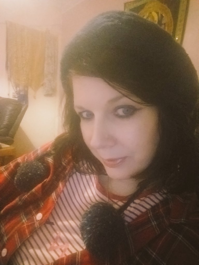 Bono66020372's tweet photo. #Warmfilter I really enjoyed watching #Samryder #singinghosheartout on #bbc1 last night & I'm loving his #newsong. My friend @AndyJenkin6 & me both #celebrated seeing the #newyearin by watching the spectacular #fireworks #display in #london on BBC 1 & we wish you a #HappyNewYear https://t.co/aIrRmnrZmb