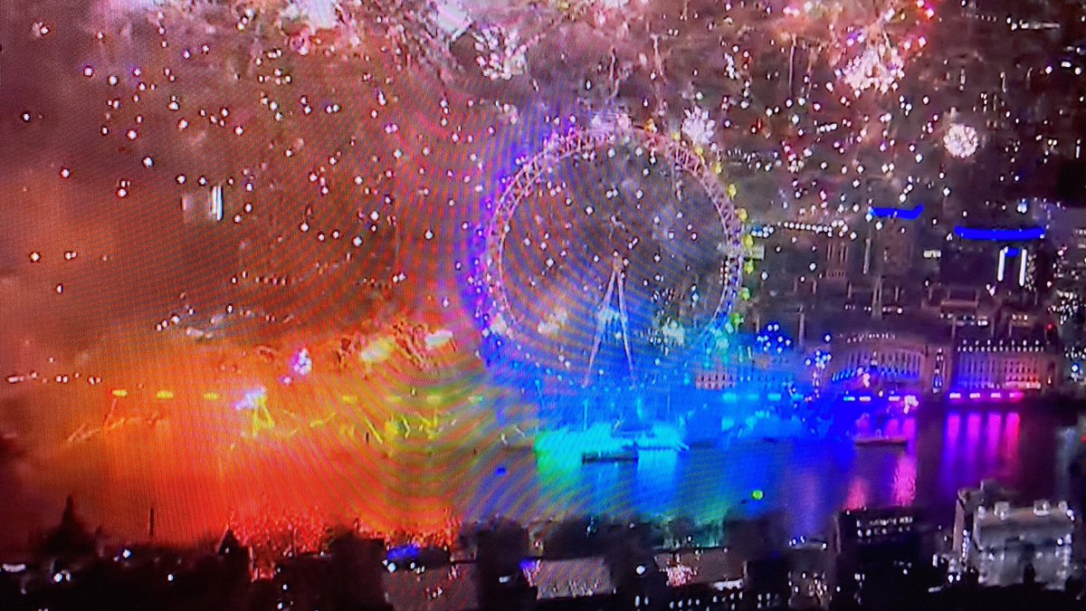 terraceblue1881's tweet image. The drone tribute to her majesty aside least night’s fireworks where a disgrace nothing more than EU driven liberal, woke virtue signalling ! The UK colours are red white and blue! #RuleBritannia