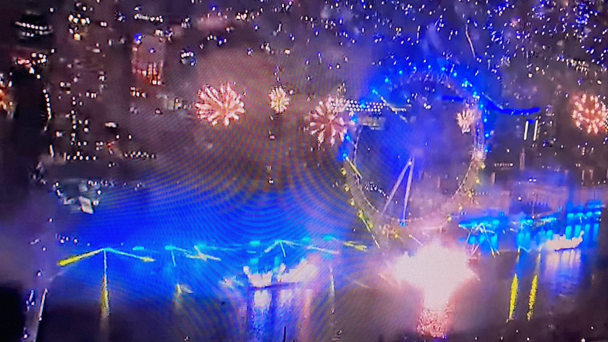 terraceblue1881's tweet image. The drone tribute to her majesty aside least night’s fireworks where a disgrace nothing more than EU driven liberal, woke virtue signalling ! The UK colours are red white and blue! #RuleBritannia
