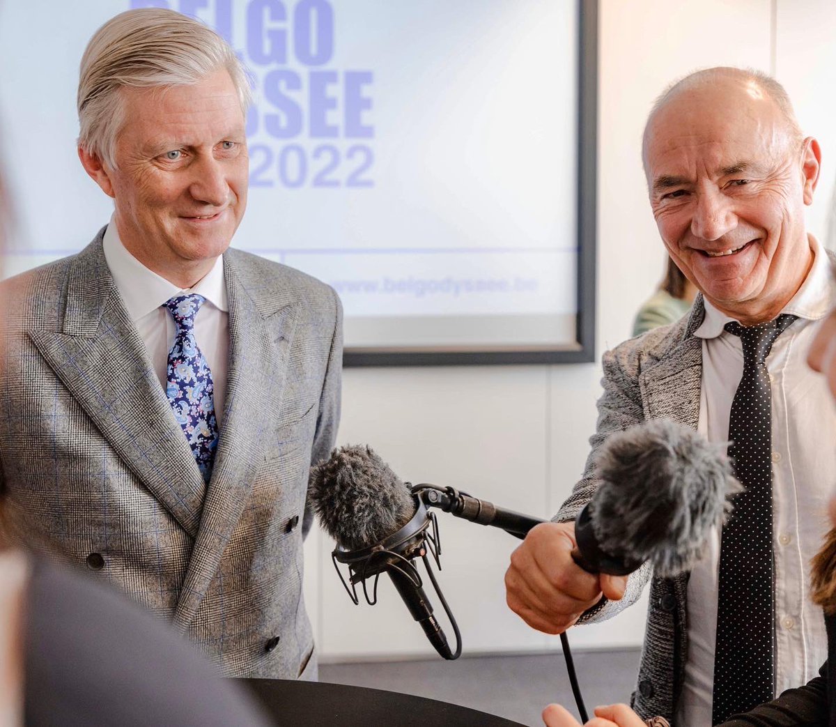 AdrienJoveneau's tweet photo. Faste cette 1ère après-midi 2023🇧🇪 Nous l’entamons avec SM Le Roi Philippe et les reporters de la @belgodyssee au #palaisroyal de #bruxelles 
A suivre sur @vivacitertbf https://t.co/MzmkOLOcQa