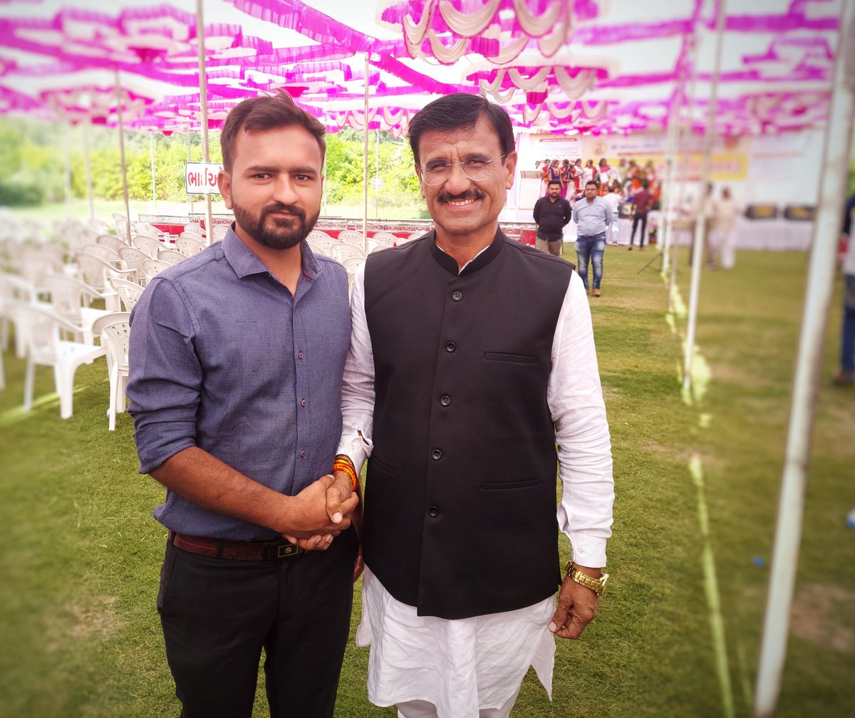 pankajn_ind's tweet photo. ખેરાલુ ના લોકપ્રિય ધારાસભ્ય શ્રી @sardarchaudhri સાહેબ સાથે મુલાકાત https://t.co/Hze3PM0HpO