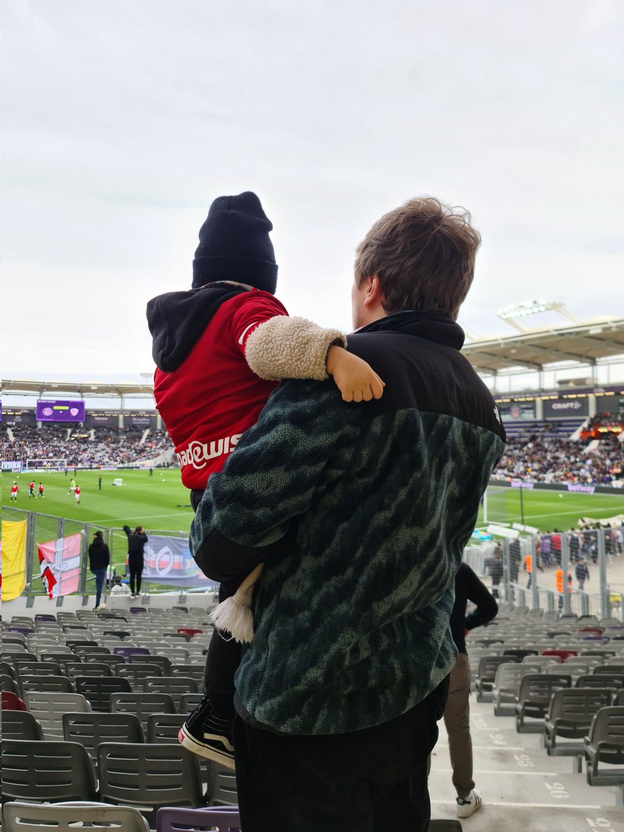 LoicDrd's tweet photo. Stadium de Toulouse, nous sommes là (premier déplacement avec le fiston) 🔴⚪ #TFACA https://t.co/BTruz8UUVG