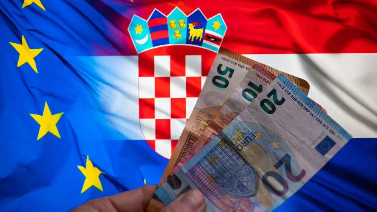 At the stroke of midnight on Saturday, #Croatia switched to the shared European currency, the euro, and removed dozens of border checkpoints to join the world’s largest passport-free travel area.  bit.ly/3WFhF1d
#Eurozone #EuropeanUnion