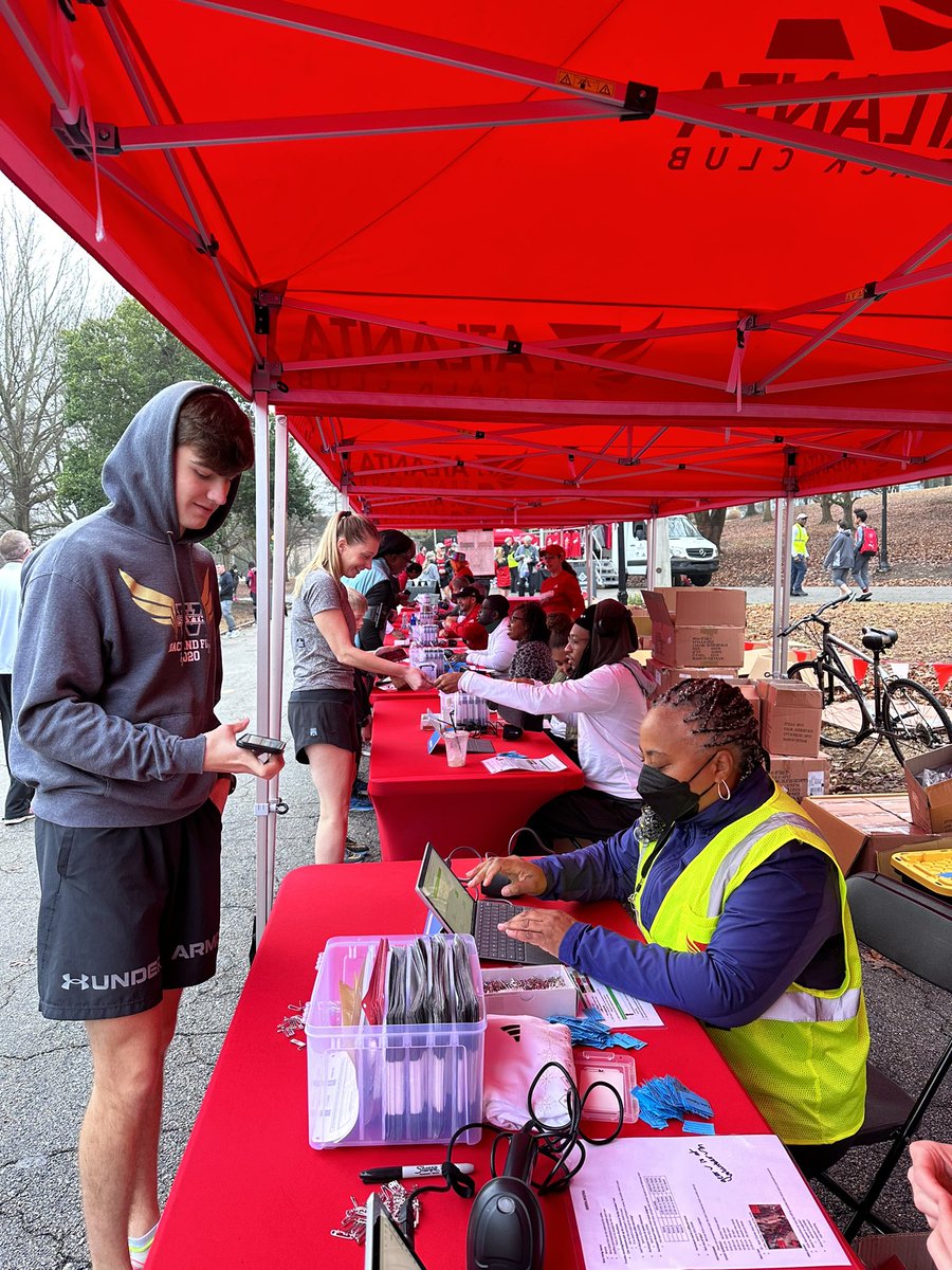 ATLtrackclub's tweet photo. Good morning and HAPPY NEW YEAR π
We're kicking the year off right here in Piedmont Park for the Resolution Run 5K, mile & dash! #ResolutionRun5K https://t.co/xqiKH9LKtE