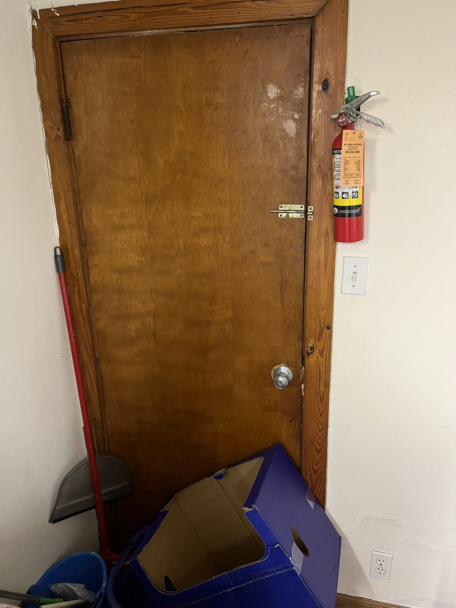 rustinmichael's tweet image. Getting really strong  @zcregger Barbarian vibes at this Airbnb we stayed at the past 2 nights. Located in an off-season lake community. Completely dark when we pulled in. Boarded up houses in the light and scary basement door included. Basement door clutter for protection.